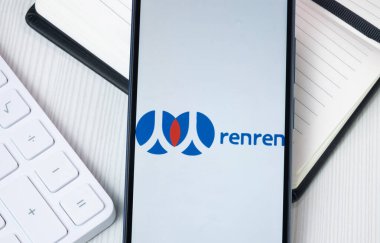 New York, ABD - 30 Haziran 2024: Renren Logosu Telefon Ekranında, Şirket Simgesi.