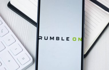 New York, ABD - 30 Haziran 2024: RumbleON Logosu Telefon Ekranında, Şirket Simgesi.