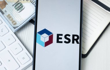 New York, ABD - 30 Haziran 2024: ESR Logosu Telefon Ekranında, Şirket Simgesi.