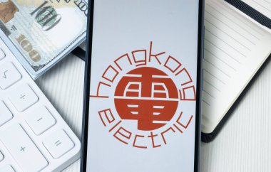 New York, ABD - 30 Haziran 2024: HK Elektrik Yatırımları Logosu Telefon Ekranı, Şirket Simgesi.