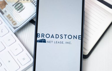 New York, ABD - 30 Haziran 2024: Broadstone Net Kiralama Logosu Telefon Ekranı, Şirket Simgesi.