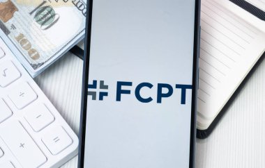 New York, ABD - 30 Haziran 2024: Telefon Ekranında FCPT Logosu, Şirket Simgesi.