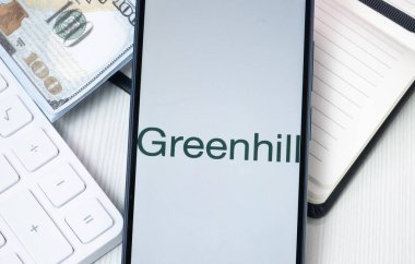 New York, ABD - 30 Haziran 2024: Greenhill Logosu Telefon Ekranı, Şirket Simgesi.