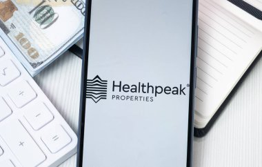 New York, ABD - 30 Haziran 2024: Healthpeak Emlak Logosu Telefon Ekranı, Şirket Simgesi.