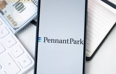 New York, ABD - 30 Haziran 2024: PennantPark Logosu Telefon Ekranı, Şirket Simgesi.