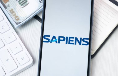 New York, ABD - 30 Haziran 2024: Sapiens Logosu Telefon Ekranı, Şirket Simgesi.