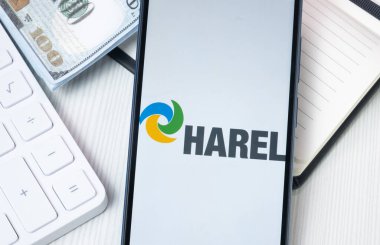 New York, ABD - 30 Haziran 2024: Harel Group Logosu Telefon Ekranı, Şirket Simgesi.