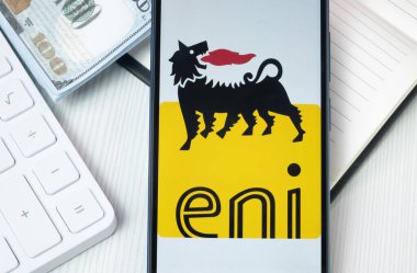 New York, ABD - 30 Haziran 2024: ENI Logosu Telefon Ekranında, Şirket Simgesi.