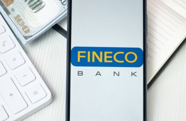 New York, ABD - 30 Haziran 2024: FinecoBank Logosu Telefon Ekranı, Fineco Bank Company Icon.