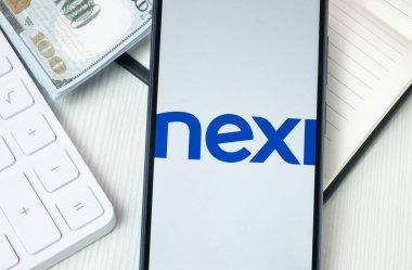 New York, ABD - 30 Haziran 2024: Telefon Ekranında Nexi Logosu, Şirket Simgesi.