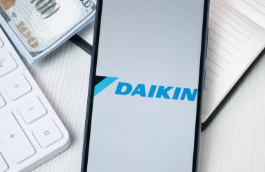 New York, ABD - 30 Haziran 2024: Daikin Logosu Telefon Ekranı, Şirket Simgesi.