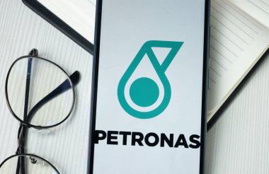 New York, ABD - 30 Haziran 2024: Petronas Gaz Logosu Telefon Ekranında, Şirket Simgesi.