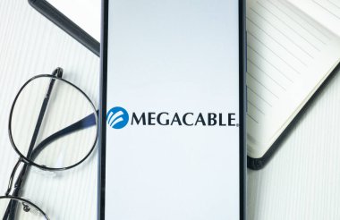 New York, ABD - 30 Haziran 2024: Megacable Holding Logosu Telefon Ekranı, Şirket Simgesi.