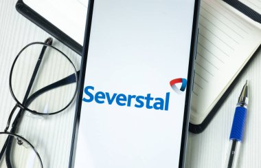 New York, ABD - 30 Haziran 2024: Telefon Ekranında Severstal Logosu, Şirket Simgesi.