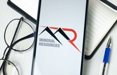 New York, ABD - 30 Haziran 2024: Mineral Kaynakları Logosu Telefon Ekranı, Şirket Simgesi.