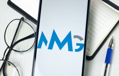 New York, ABD - 30 Haziran 2024: Yeni Monde Graphite Logosu Telefon Ekranı, NMG Company Icon.