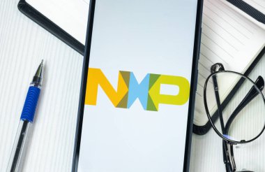 New York, ABD - 30 Haziran 2024: NXP Yarı iletkenler Logosu Telefon Ekranı, Şirket Simgesi.