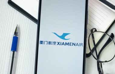 New York, ABD - 30 Haziran 2024: Xiamen Havayolları Logosu Telefon Ekranı, Şirket Simgesi.