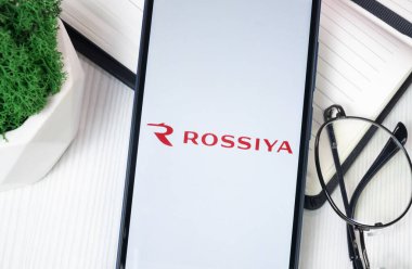 New York, ABD - 30 Haziran 2024: Rossiya Logosu Telefon Ekranı, Şirket Simgesi.