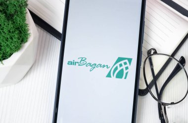 New York, ABD - 30 Haziran 2024: Air Bagan Logosu Telefon Ekranında, Şirket Simgesi.