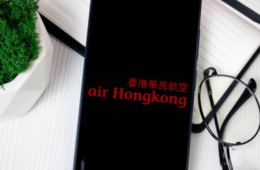 New York, ABD - 30 Haziran 2024: Air Hongkong Logosu Telefon Ekranında, Şirket Simgesi.