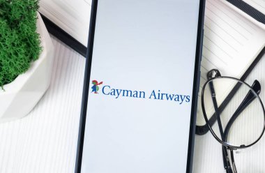 New York, ABD - 30 Haziran 2024: Cayman Havayolları Logosu Telefon Ekranı, Şirket Simgesi.