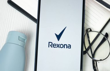 New York, ABD - 30 Haziran 2024: Rexona Logosu Telefon Ekranı, Şirket Simgesi.