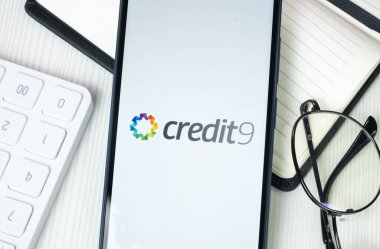New York, ABD - 30 Haziran 2024: Credit9 Logosu Telefon Ekranında, Şirket Simgesi.