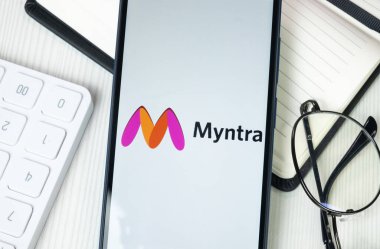 New York, ABD - 30 Haziran 2024: Myntra Logosu Telefon Ekranı, Şirket Simgesi.