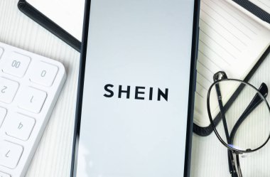 New York, ABD - 30 Haziran 2024: Shein Logosu Telefon Ekranında, Şirket Simgesi.