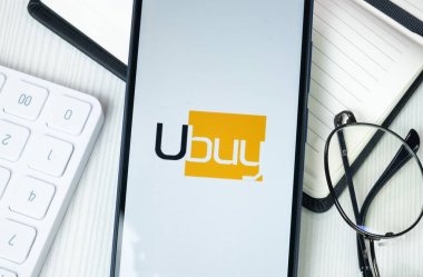 New York, ABD - 30 Haziran 2024: Telefon Ekranında Ubuy Logosu, Şirket Simgesi.