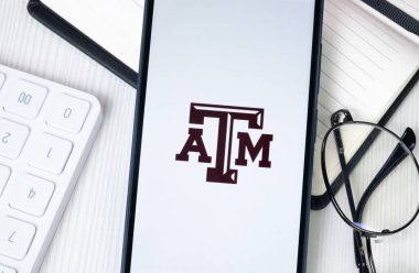 New York, ABD - 30 Haziran 2024: Texas AM Üniversitesi Logosu veya Telefon Ekranında Simgesi.