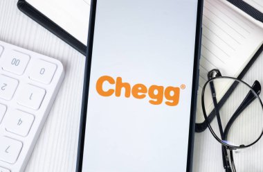 New York, ABD - 30 Haziran 2024: Chegg Logosu veya Telefon Ekranında Simge.