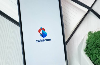 New York, ABD - 30 Haziran 2024: Swisscom Logosu veya Telefon Ekranında Simge.