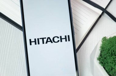 New York, ABD - 30 Haziran 2024: Hitachi Logosu veya Telefon Ekranında Simge.