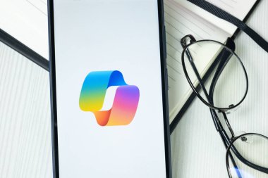 New York, ABD - 30 Haziran 2024: Copilot Logo veya Telefon Ekranında Simge.