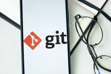New York, ABD - 30 Haziran 2024: Git Logosu veya Telefon Ekranında Simge.