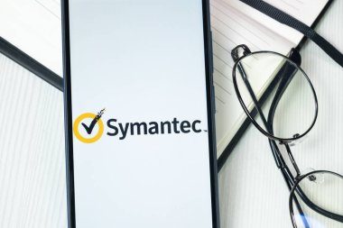 New York, ABD - 30 Haziran 2024: Symantec Logo veya Telefon Ekranında Simge.