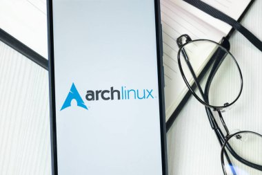 New York, ABD - 30 Haziran 2024: Arch Linux Logo veya Telefon Ekranında Simge.