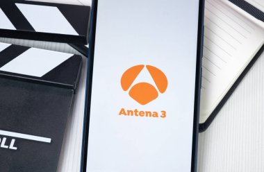 New York, ABD - 30 Haziran 2024: Anten 3 Logo veya Telefon Ekranında Simge.