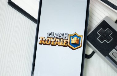 New York, ABD - 30 Haziran 2024: Clash Royale Logosu veya Telefon Ekranında Simge.