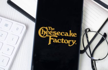 New York, ABD - 30 Haziran 2024: Cheesecake Factory Logo veya Telefon Ekranında Simge.