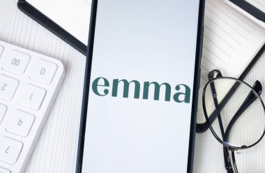 New York, ABD - 30 Haziran 2024: Emma Logo veya Telefon Ekranında Simge.