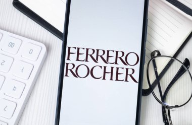 New York, ABD - 30 Haziran 2024: Ferrero Rocher Logosu veya Telefon Ekranında Simge.