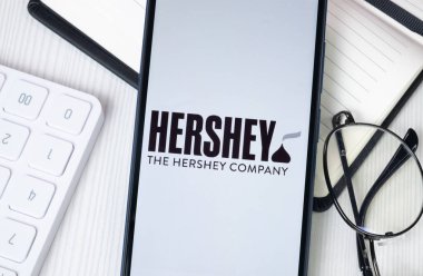New York, ABD - 30 Haziran 2024: Hershey Logosu veya Telefon Ekranında Simge.