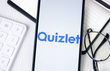 New York, ABD - 30 Haziran 2024: Quizlet Logosu veya Telefon Ekranında Simge.