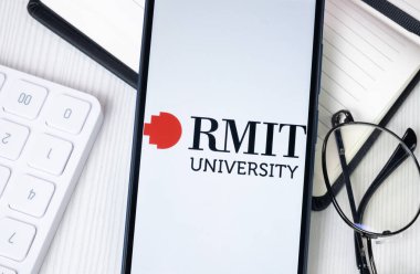 New York, ABD - 30 Haziran 2024: RMIT Üniversitesi Logosu veya Telefon Ekranında Simge.