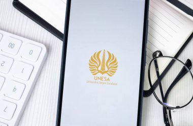 New York, ABD - 30 Haziran 2024: UNESA Logosu veya Telefon Ekranında Simge.