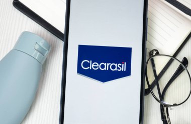 New York, ABD - 30 Haziran 2024: Clearasil Logosu Telefon Ekranında, Şirket Simgesi.