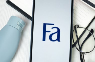 New York, ABD - 30 Haziran 2024: Telefon Ekranında Fa Logosu, Şirket Simgesi.